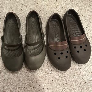 2 PAIRS WOMENS BROWN CROC FLATS (Both Women’s Size 9)